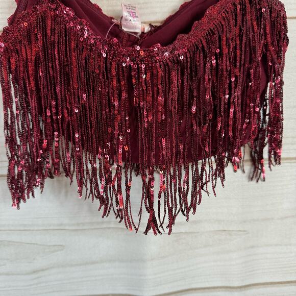 Luxxel Burgundy Fringe Lining Crop Top Size Small - Picture 2 of 7